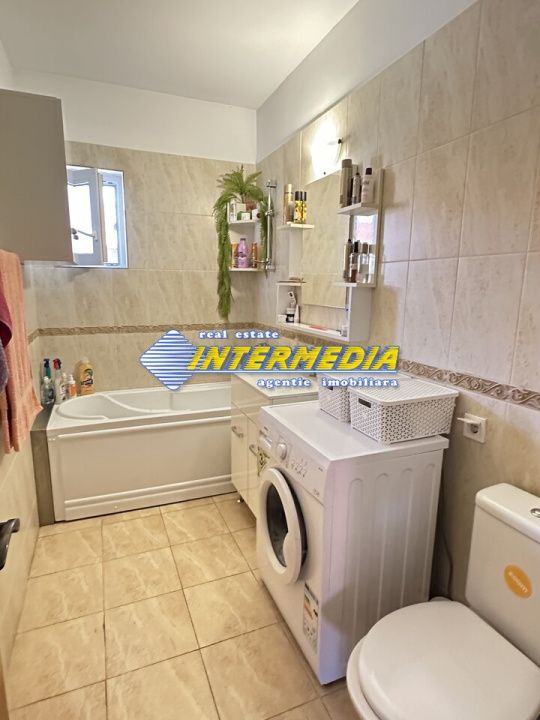Apartament 2 camere Bloc Nou CENTRU Balcon Mansarda Boxa 12 mp Parcare Mobilat – fotografia 2 din 19
