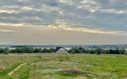 Teren intravilan Lumina, lac si canalul Dunare-Marea Neagra pentru investie