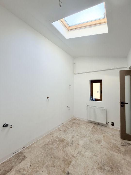 Spatiu pretabul birouri, Salon, Studio in  Mansarda Piata Romana – fotografia 6 din 11