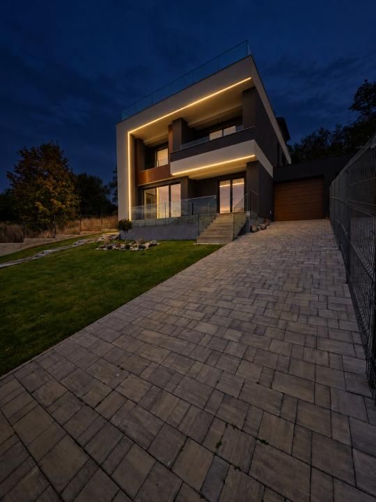 Casa de vânzare în Feleacu | 5 camere, terasă de 95 mp cu jacuzzi – fotografia 1 din 7