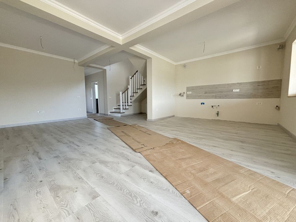 Casa 5 camere, 142mp, 300mp teren, despartita prin GARAJ in Giroc – fotografia 1 din 16