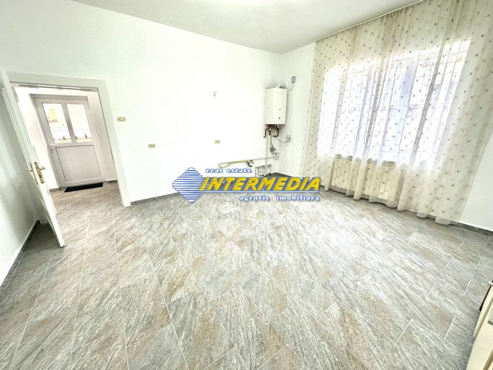 Casa 3 camere in Alba Iulia Zona CENTRU cu 900 mp teren utilitati si la asfalt – fotografia 2 din 16