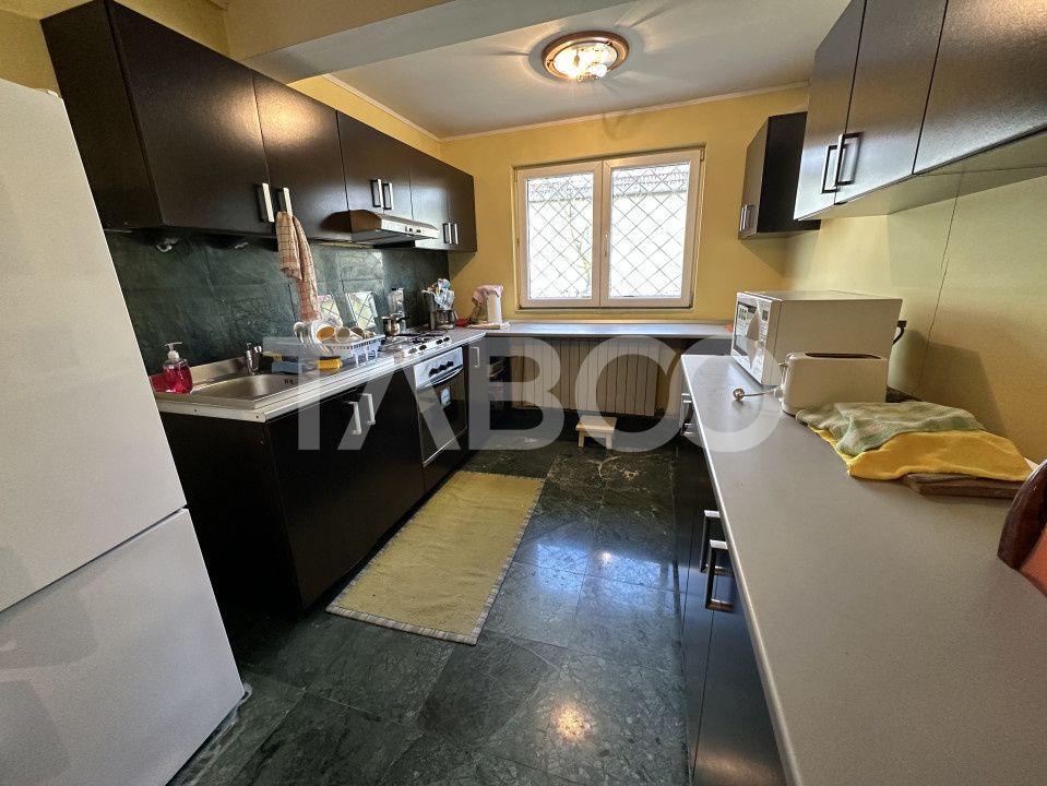 Casa familiala pentru locuit sau vacanta , spatioasa si confortabila . – fotografia 4 din 16