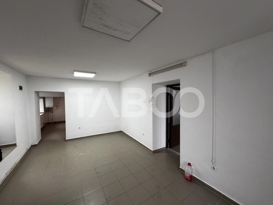 Spatiu comercial cu 4 camere 84 mpu doua intrari Orasul de Jos Sibiu – fotografia 4 din 8