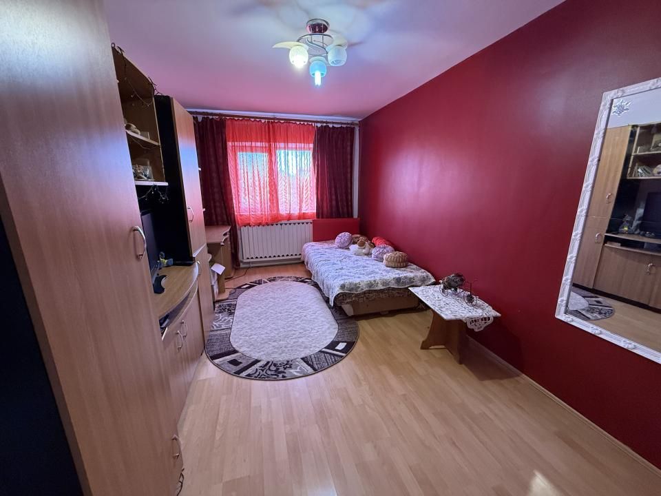 Apartament 3 camere, 68 mp utili + balcon, mobilat si utilat - Soarelui – fotografia 3 din 7