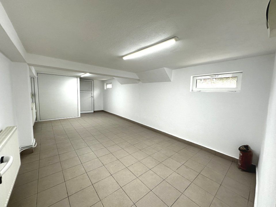 Spatiu Comercial de inchiriat 28 mp utili Finisat Zona Hotel CETATE – fotografia 1 din 3