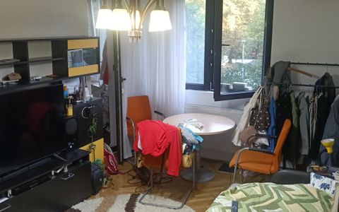 Apartament 3 camere -12 minute de mers  pana la metrou Costin Giorgian