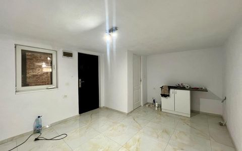 Apartament cu 2 camere, 40 mp utili, demisol - Zona Balcescu