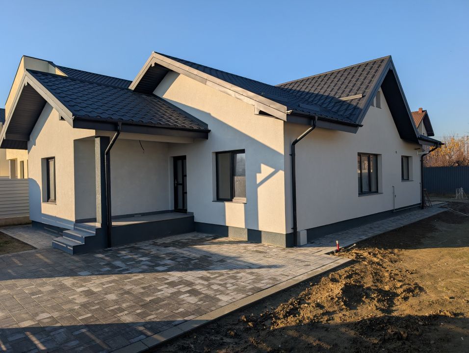 Casa premium! Hemeiusi 3 dormitoare,3 bai , terasa beci – fotografia 1 din 12