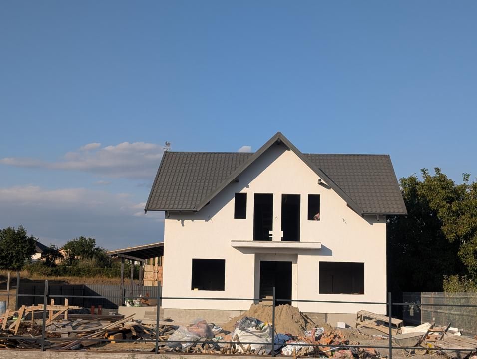 Casa noua Lilieci P+1, încălzire pardoseală , finisaje premium – fotografia 2 din 7
