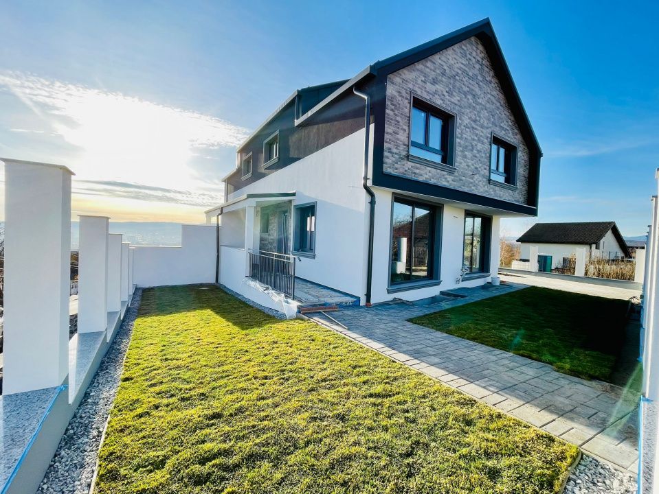 Duplex cu arhitectură deosebită și panoramă spre oraș | Dâmbul Rotund – fotografia 1 din 13