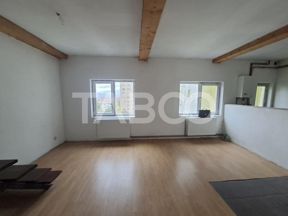 Apartament la mansarda de vanzare 3 camere Vasile Aaron – fotografia 3 din 11