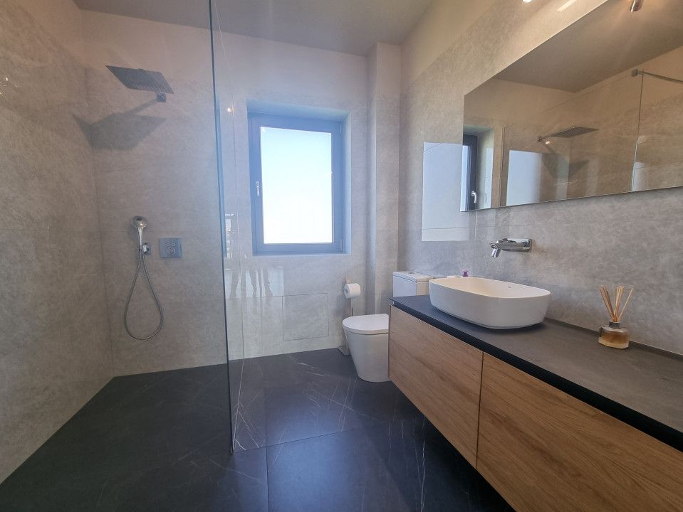 Eleganta, intimitate si tehnologie – casa premium in cartierul Terra – fotografia 25 din 32