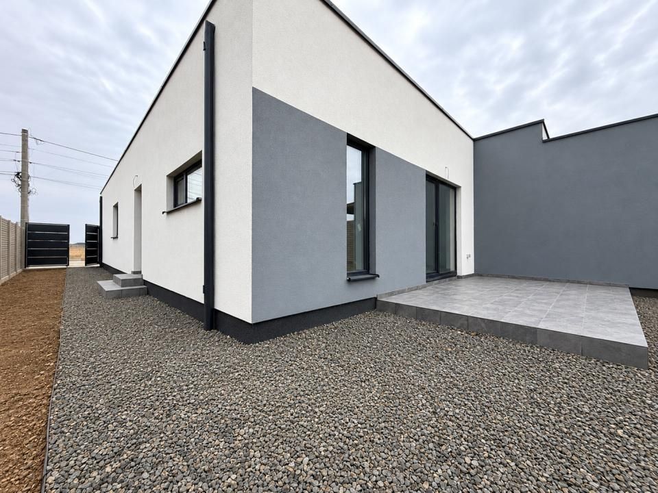 Duplex 3 camere, parter, 90mp utili, 310mp teren, terasa 14mp-Sag – fotografia 1 din 13