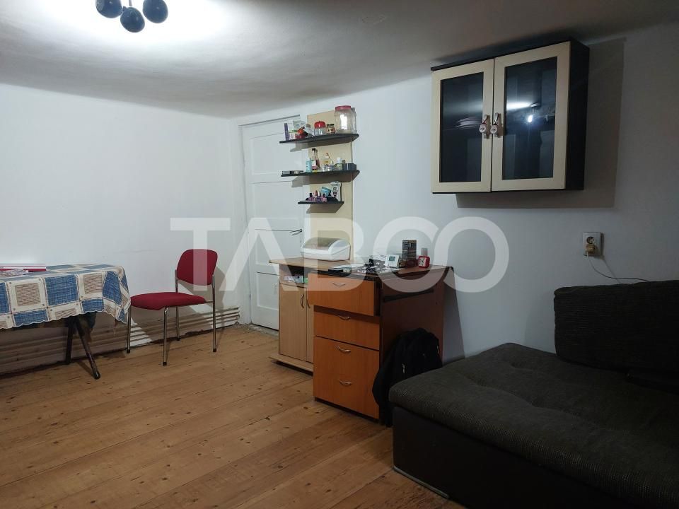 Casa mica 3 dormitoare curte mica 60 mp zona Lupeni Sibiu – fotografia 9 din 13