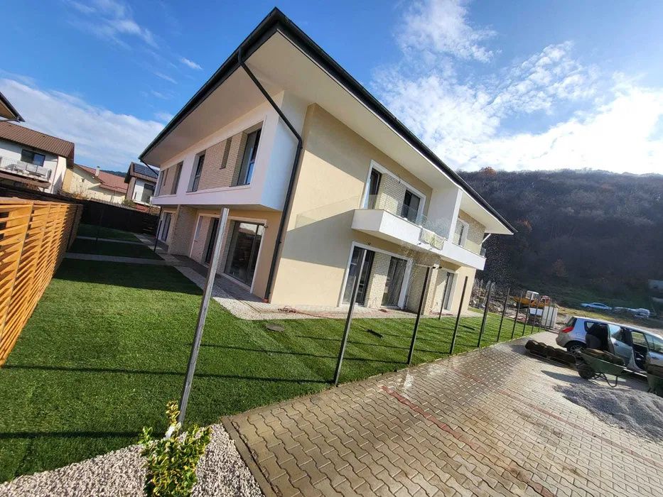 Casă cuplată, modernă, zona Sub Cetate / Parcul Poligon – fotografia 2 din 6