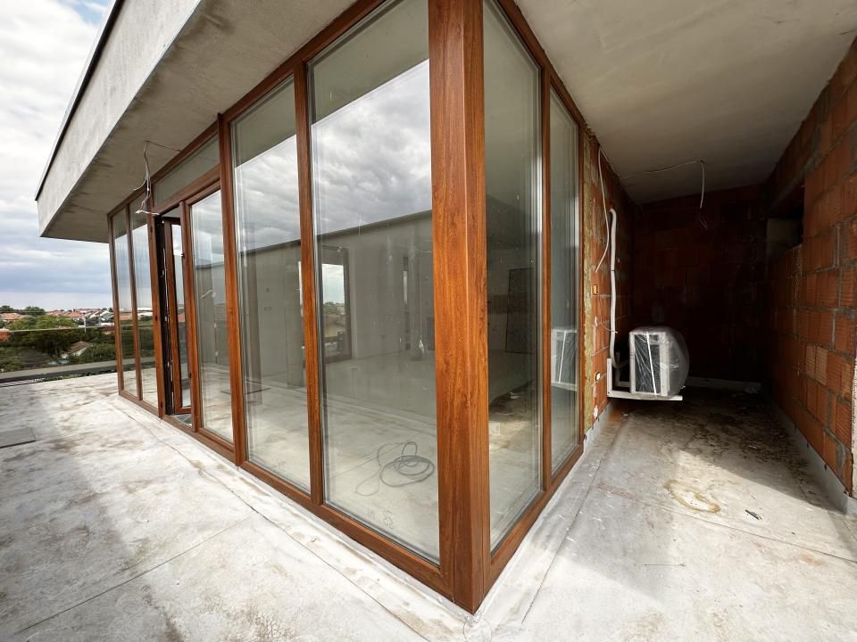 Penthouse cu terasa de 45mp, 3 camere - Timisoara – fotografia 1 din 13