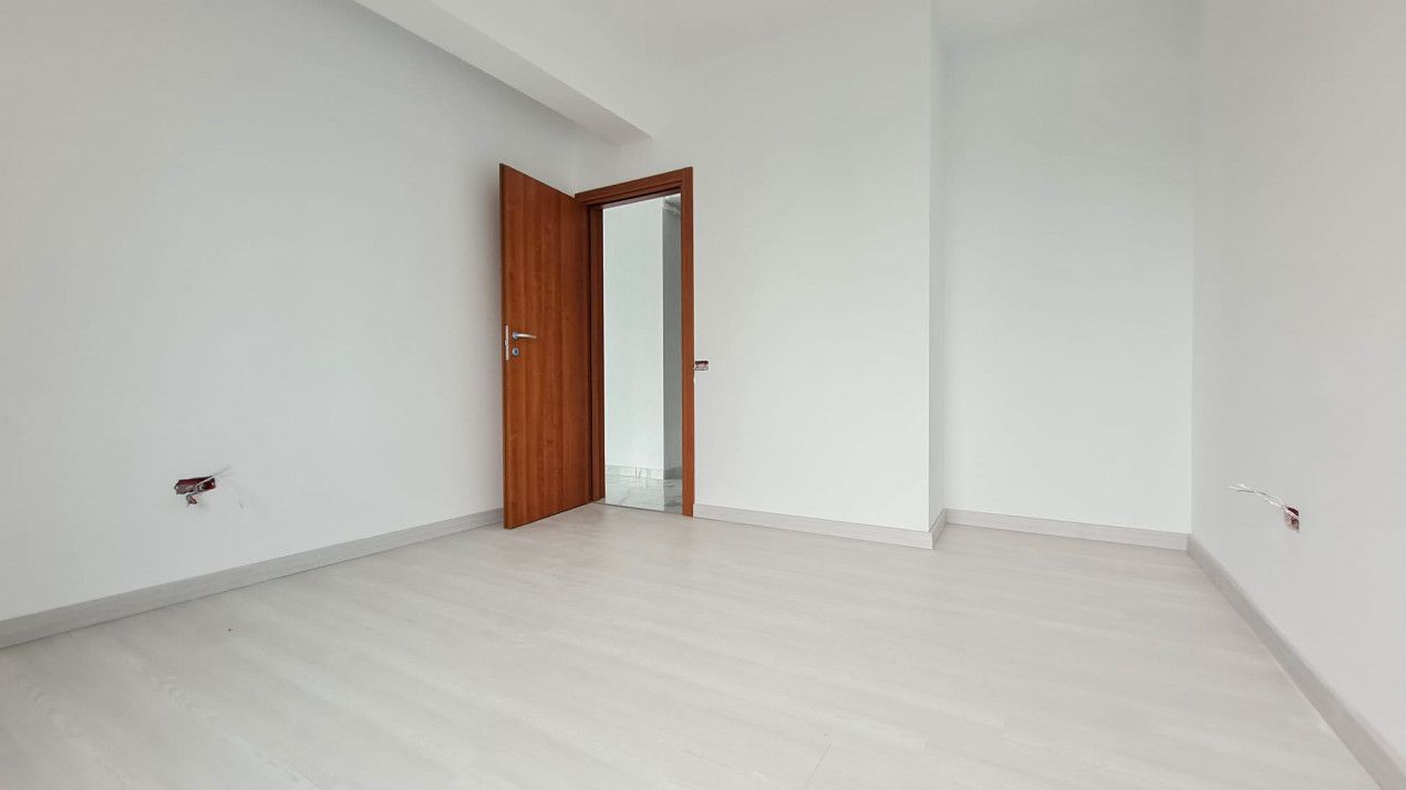 Ideal investitie !Apartament la cheie in Mamaia pe malul lacului – fotografia 8 din 12