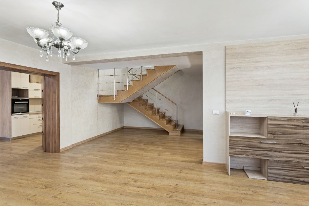 Vila spațioasă 5 camere, 5 băi, Garaj 2 mașini, Zona Primo – poziție excelentă – fotografia 6 din 31