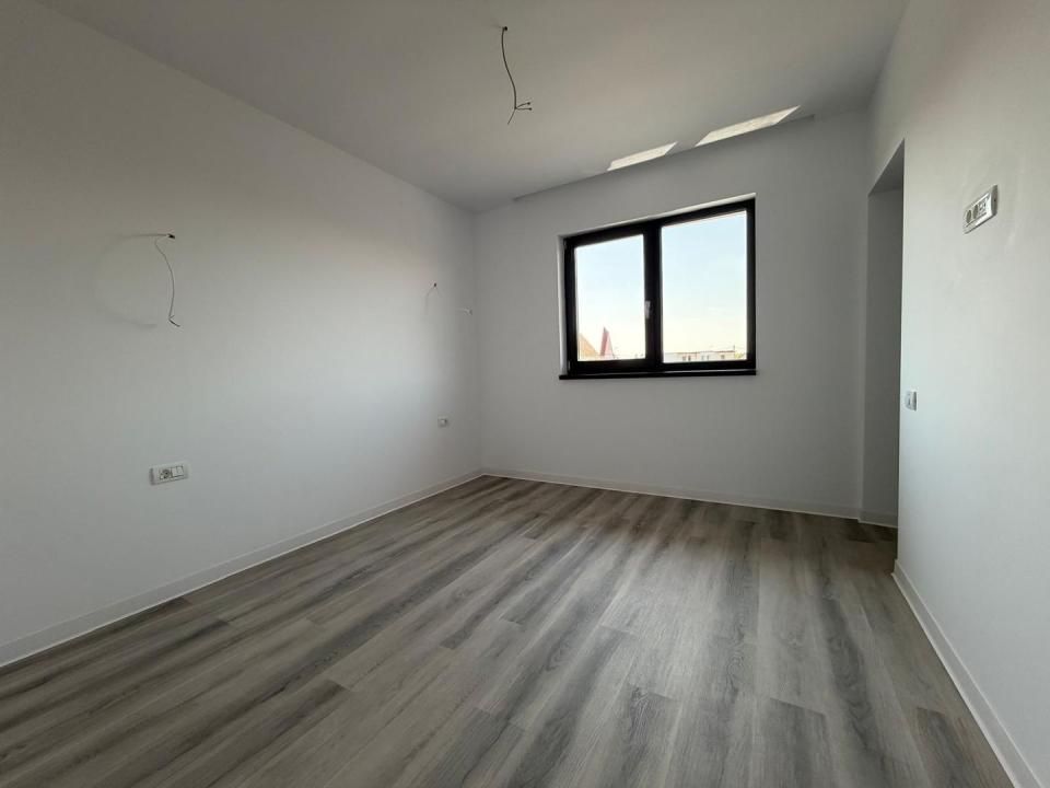 Duplex despartit | 5 camere | Garaj | Finisaje premium | 3 bai | Asfalt – fotografia 13 din 21