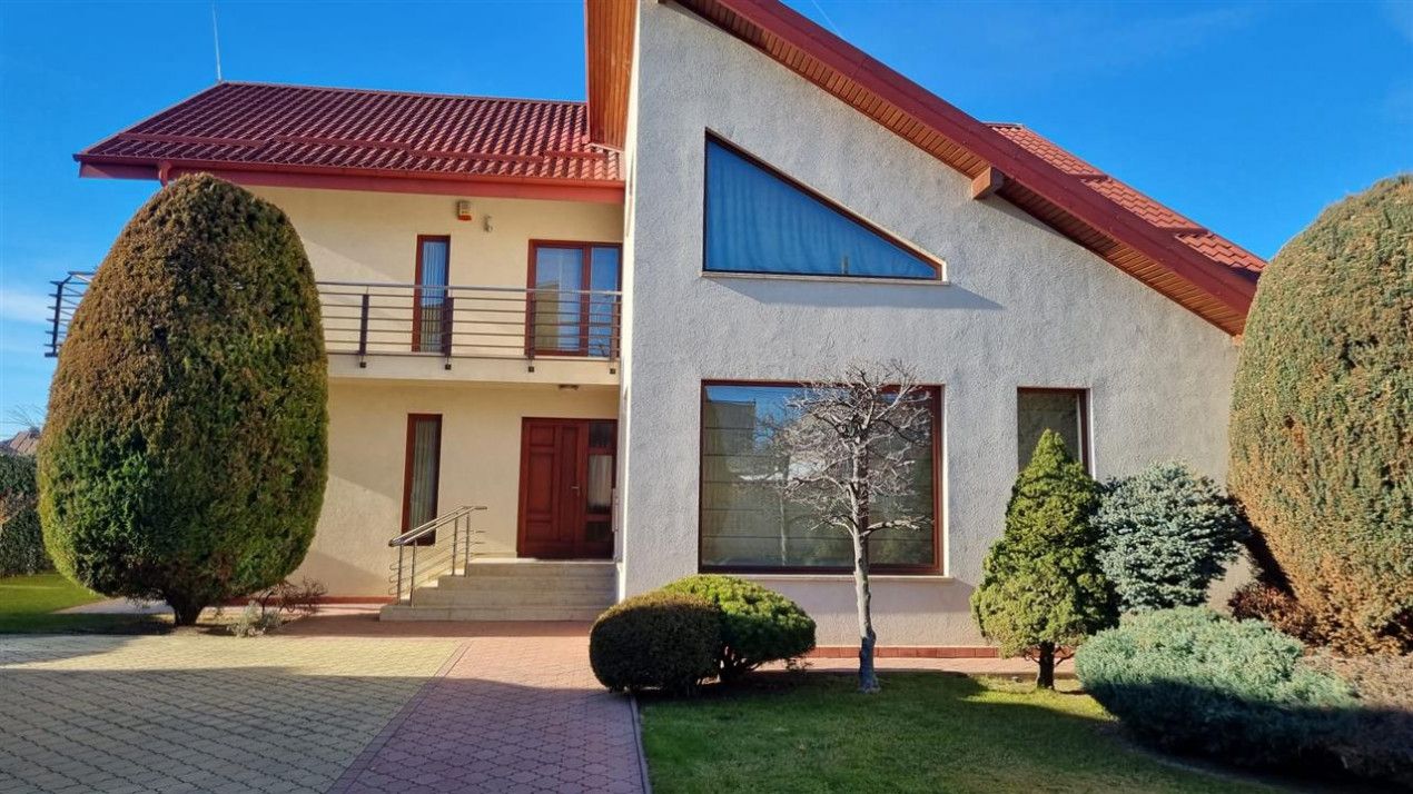 Inchiriere Vila Lux Ploiesti – fotografia 2 din 68