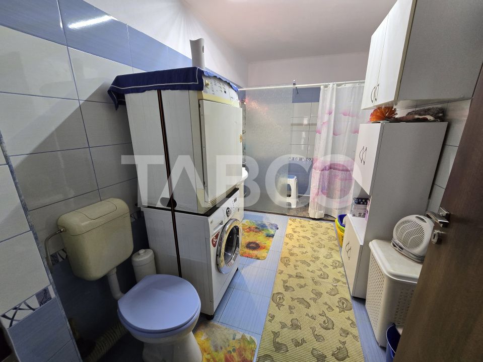 Casa de vanzare cu 6 camere 2 parcari curte libera 200 mp in Selimbar – fotografia 9 din 24