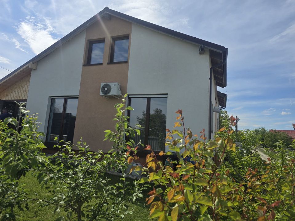 Casa individuală cu Panoramă, garaj și o terasă acoperită, Campenesti – fotografia 1 din 11