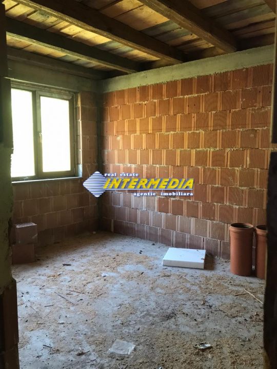 De vanzare Casa P+E+M cu 800 mp. teren,  semifinisata, in Paclisa, cu utilitati – fotografia 1 din 11