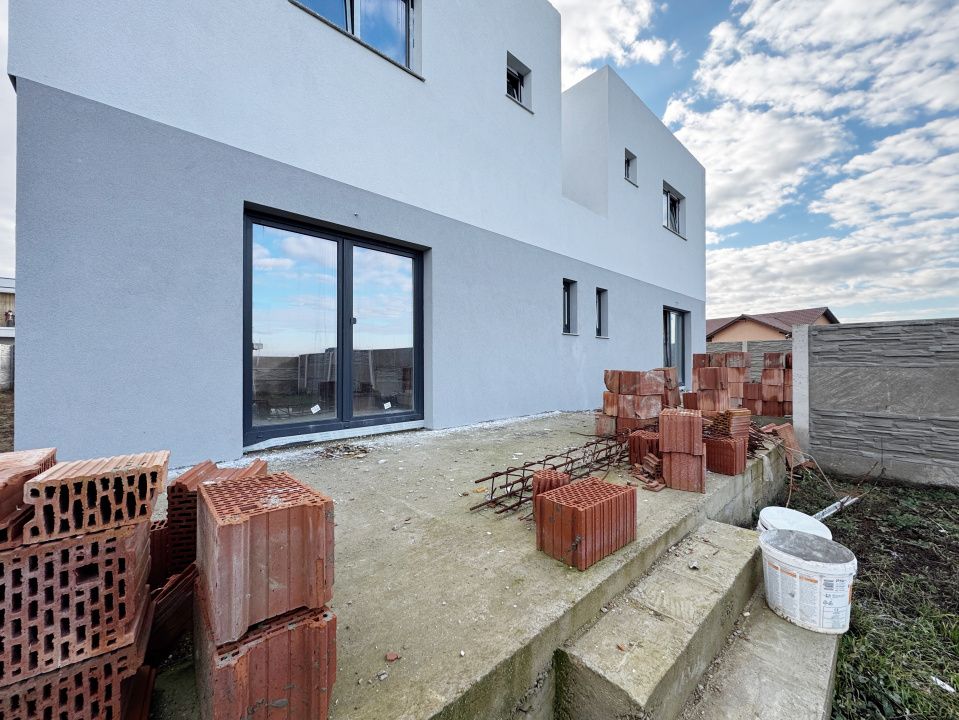 Duplex despartit prin camera tehnica, 121mp utili si 350mp teren - Urseni – fotografia 27 din 29