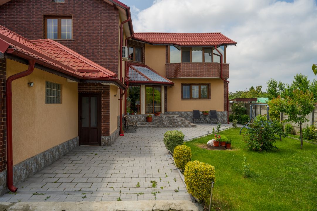 Afumați – Trandafirului, casă cărămidă 6 camere, teren 750 mp, 2 garaje – fotografia 1 din 19