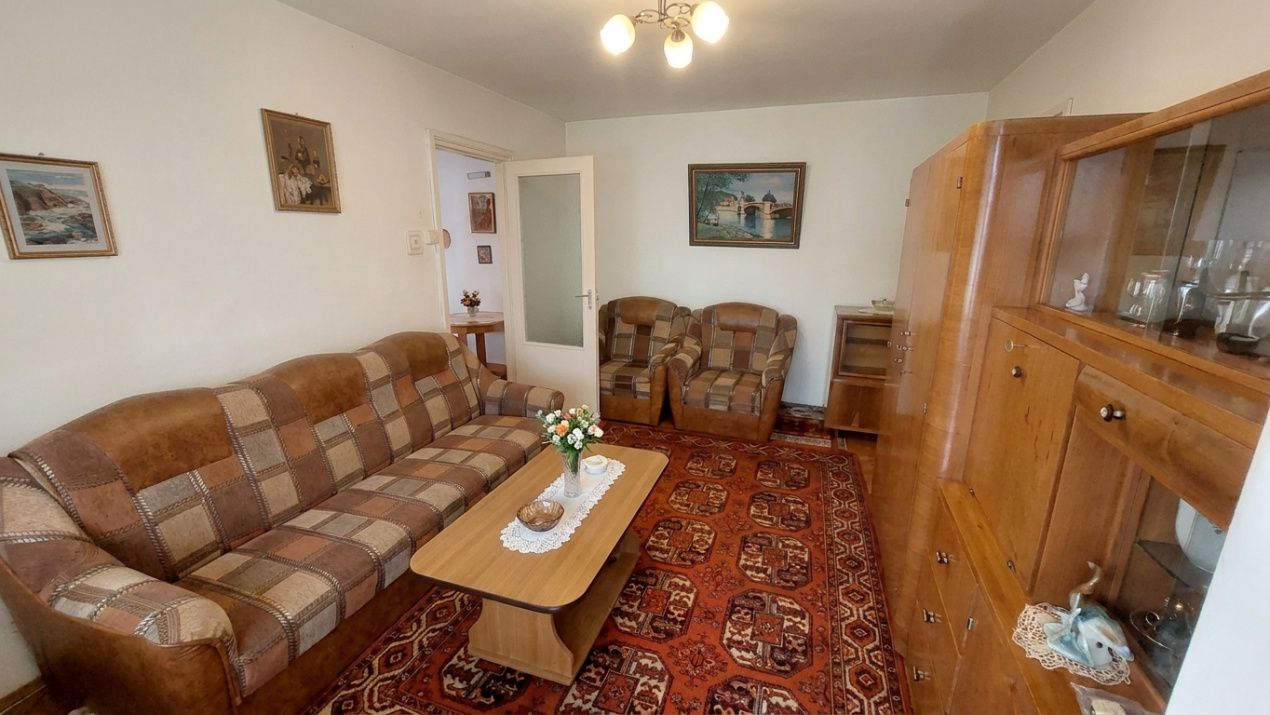 Apartament cu 3 camere spatios in bloc de caramida, etajul 1,  CETATE - Bulevard – fotografia 2 din 8