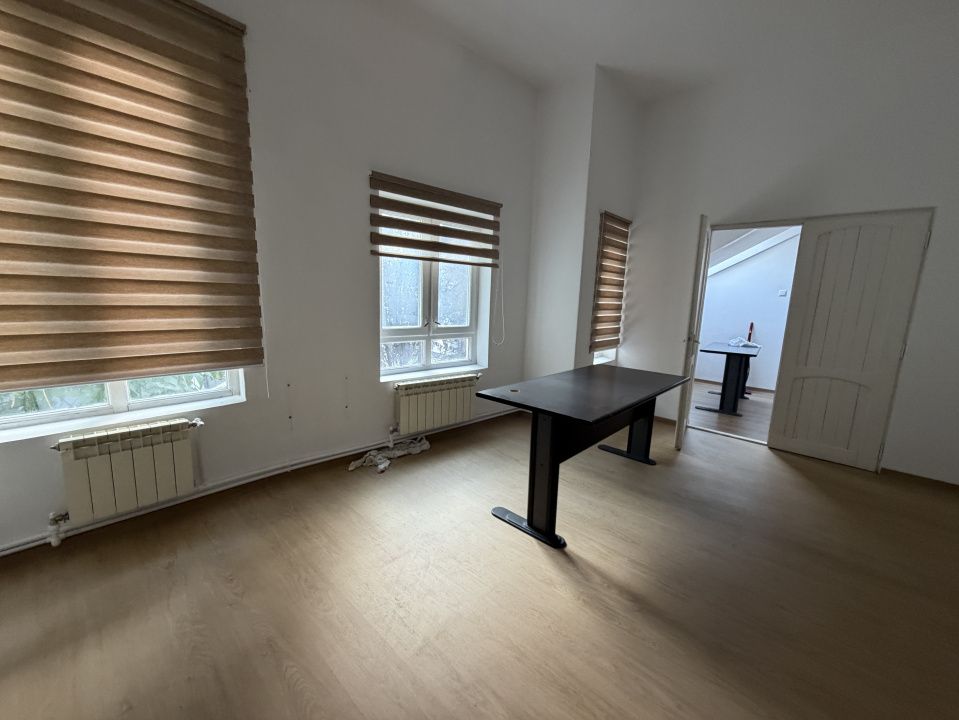 Spatiu de Birou de Inchiriat cu acces si Parcari CENTRU UltraCentral Alba Iulia – fotografia 1 din 16