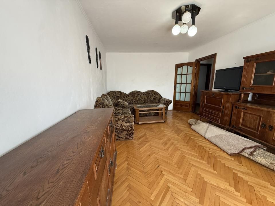 Apartament spatios, 3 camere, decomandat - Lipovei – fotografia 2 din 8