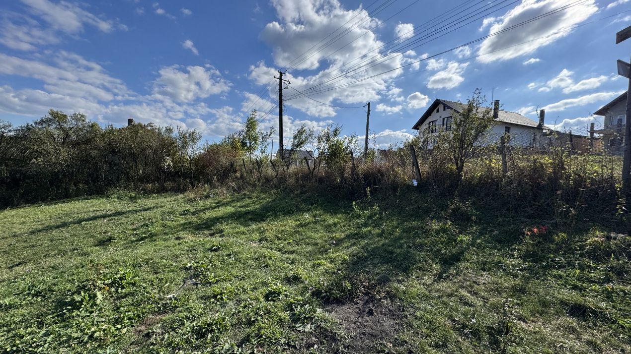 🏡 Teren intravilan de vânzare - 4.443 mp, parcelat în 4 loturi – fotografia 2 din 3