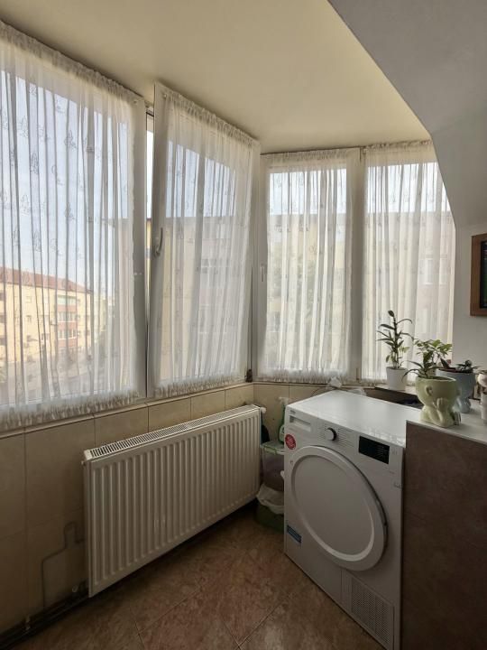 Apartament 2 camere, decomandat, etaj 3, zona Dambovita – fotografia 8 din 11