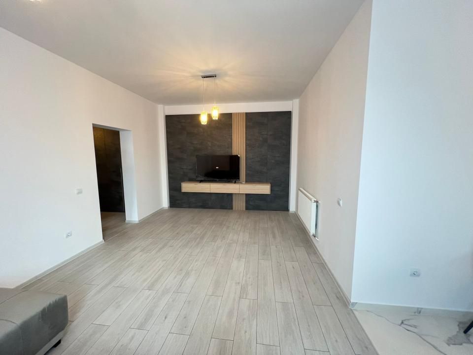 Inchiriere-Apartament-3 Camere-Mobilat-Utilat-Parcare-Parter-Izvor-Tarlungeni – fotografia 2 din 11