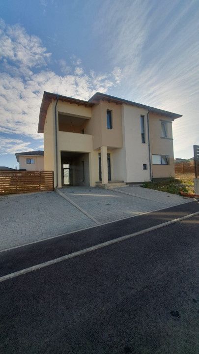 Casa individuală de închiriat în Dezmir, stradă privată – fotografia 1 din 12