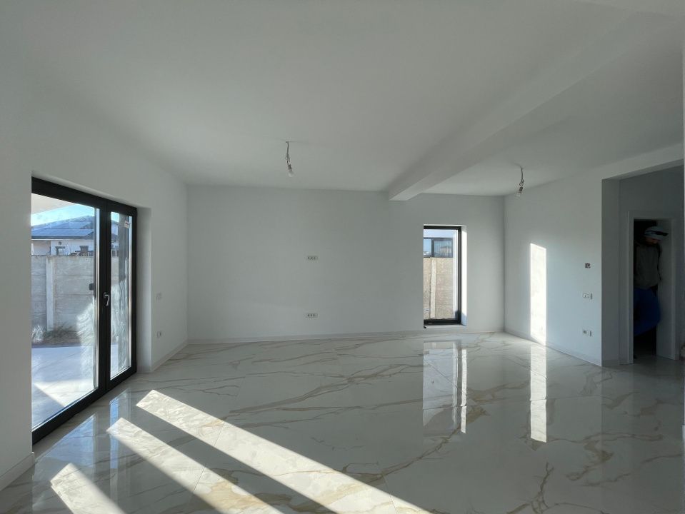 Duplex despartit prin camera tehnica  finisaje premium Mosnita – fotografia 4 din 19