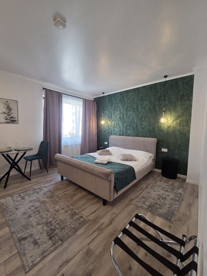 STUDIO | PENINSULA | AFACERE LA CHEIE – fotografia 1 din 8