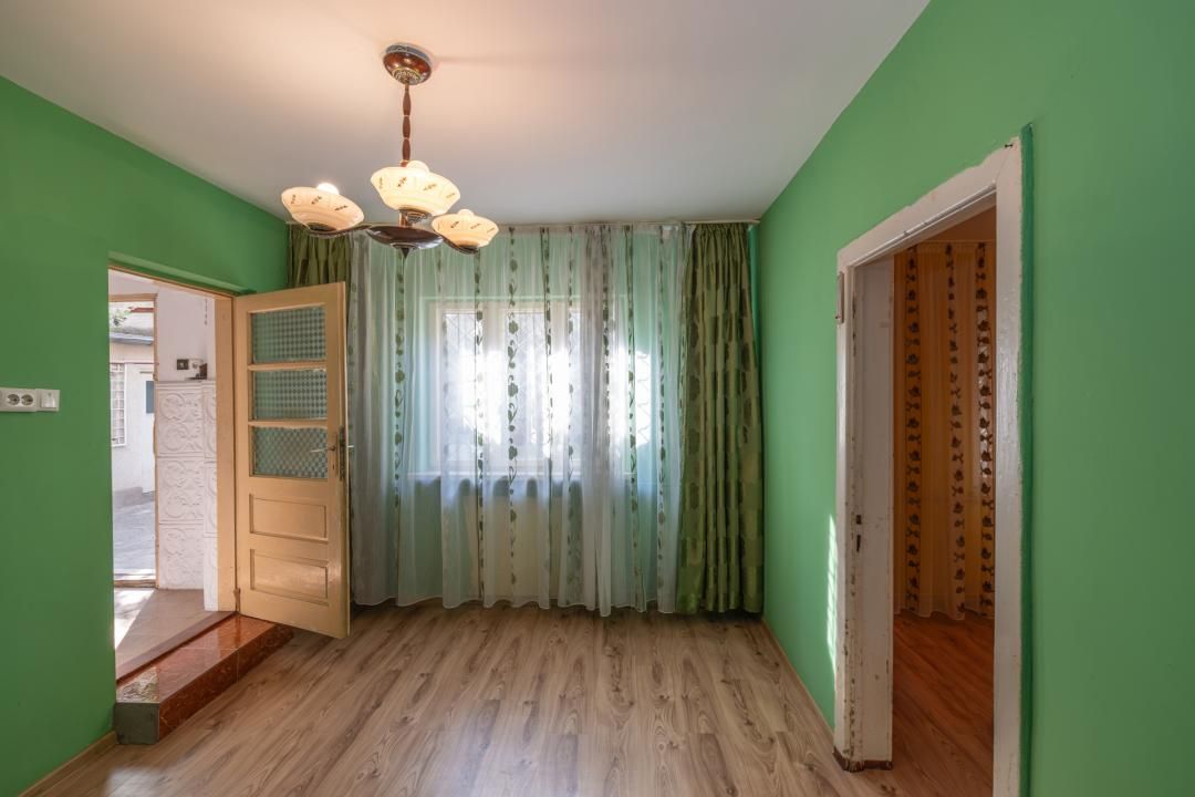 Casă din cărămidă, cu garaj și curte proprie – zona centrală Constanța – fotografia 3 din 21