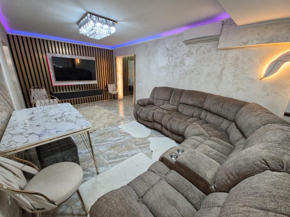 Tomis Nord Cambrige School apartament 4 camere renovat integral loc parcare – fotografia 1 din 17