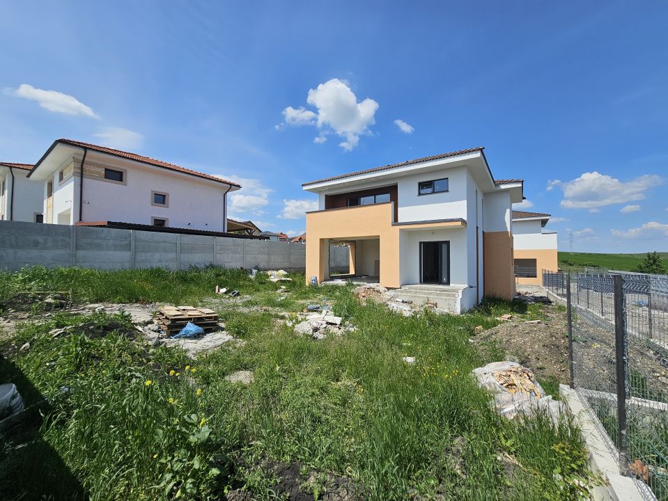 Casa individuala cu garaj si terase generoase in Chinteni – fotografia 6 din 21