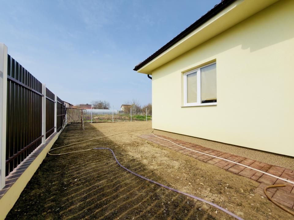 Duplex despartit prin camera tehnica, 3 camere - Beregsau Mare – fotografia 19 din 21