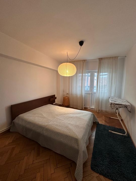 Apartament 3 camere de inchiriat, in zona Centrala -  vedere catre Blvd Mircea – fotografia 8 din 16