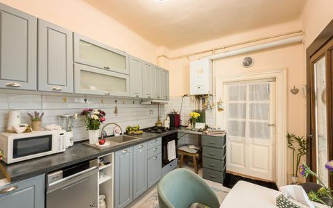 Apartament ultracentral | 2 camere | balcon 20 Mp | Pod pe toată suprafața