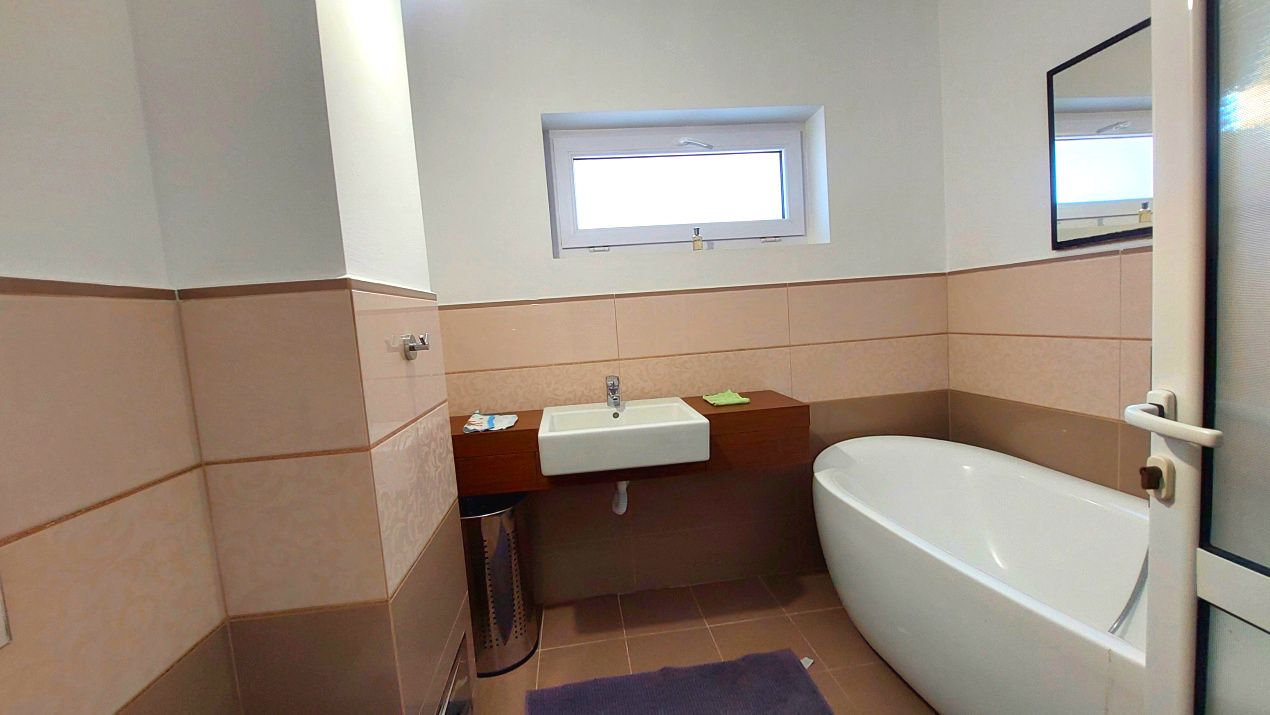 Apartament cu 4 camere 2 bai, 2 balcoane, boxa si garaj CETATE mobilat si utilat – fotografia 8 din 10