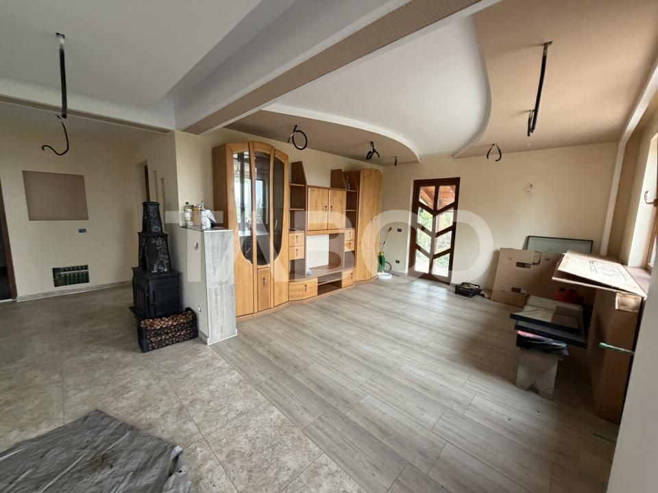 Casa cu potential de investitie 7 camere foisor 4 bazine de pesti – fotografia 4 din 28