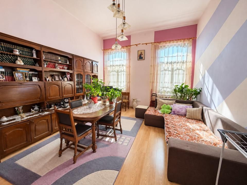 2 apartamente de vanzare in Oradea,cladire istorica,zona centrala – fotografia 2 din 13