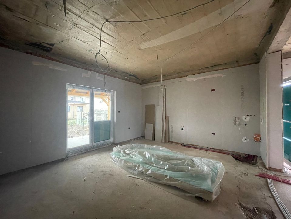 Duplex 4 camere despartit prin camera tehnica Calea Medves Mosnita – fotografia 1 din 13