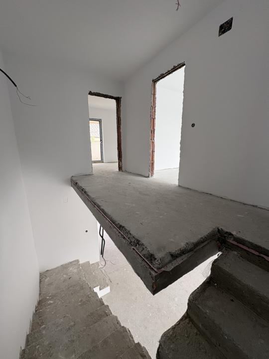 Casă de vânzare într-un triplex I Smeura, strada Olteni I 97.000 euro – fotografia 9 din 11